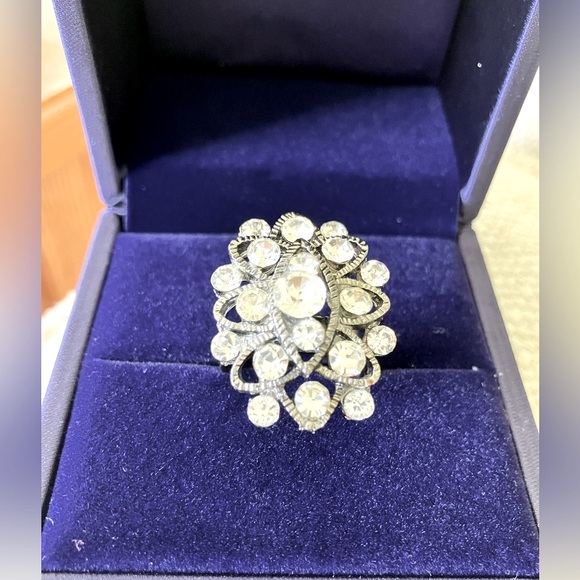 Women’s gorgeous Ring, size is adjustable, from 7-9. Silver plated, round cubic - Picture 3 of 15